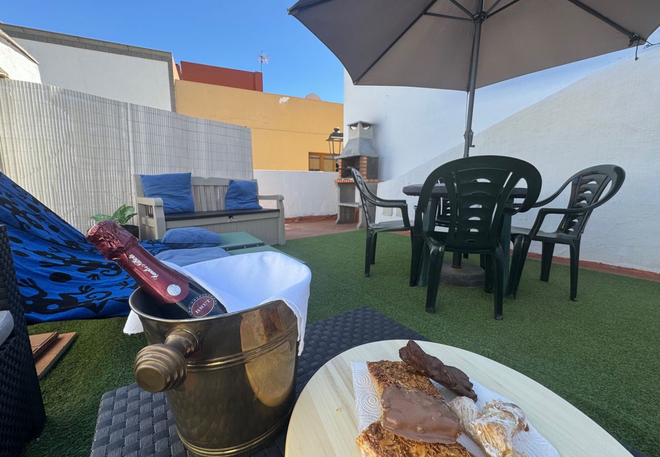 Casa en Agüimes - Casa en Agüimes con terraza, barbacoa y aire acondicionado