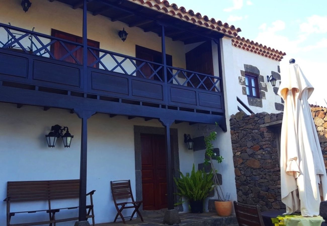 Casa rural en Santa María de Guía - Casa Rural 2 HAB para hacer senderismo, desconectar con 2 terrazas y barbacoa