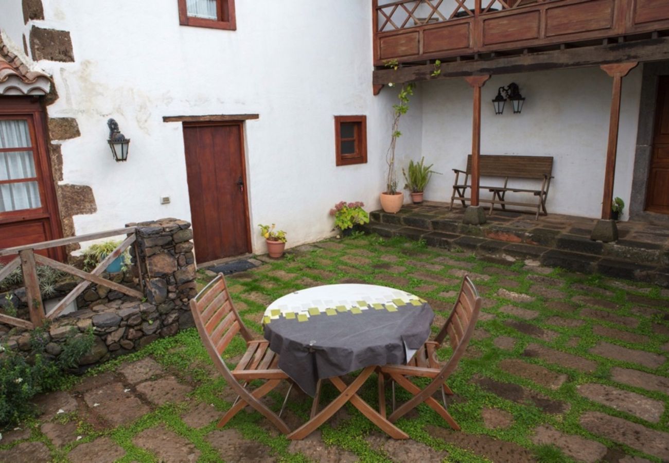 Casa rural en Santa María de Guía - Casa Rural 2 HAB para hacer senderismo, desconectar con 2 terrazas y barbacoa