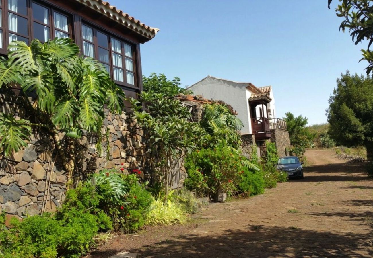 Casa rural en Santa María de Guía - Casa Rural 2 HAB para hacer senderismo, desconectar con 2 terrazas y barbacoa