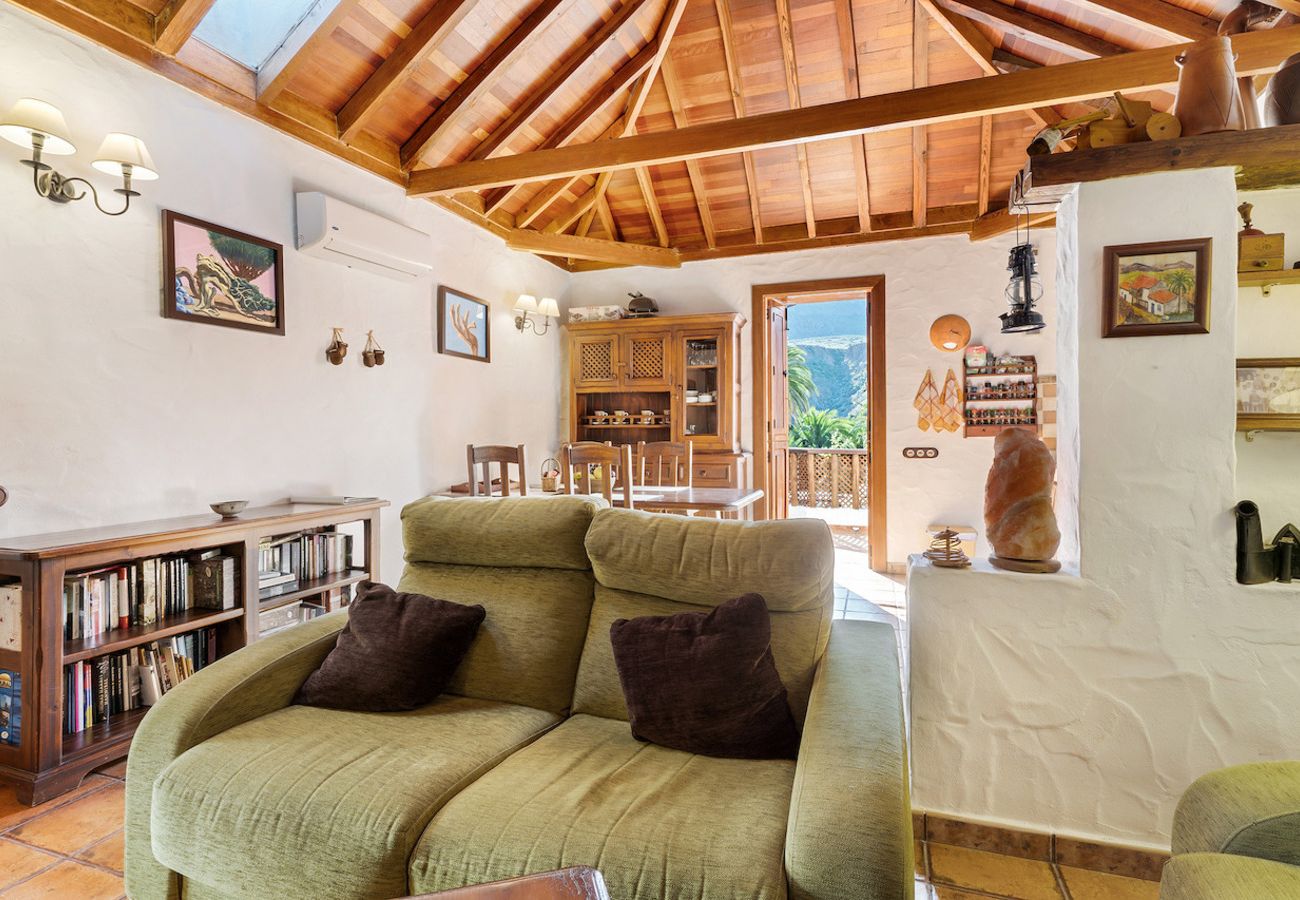 Casa en Santa Lucía de Tirajana - Casa rural en LaSorrueda con terraza y barbacoa ideal para desconectar