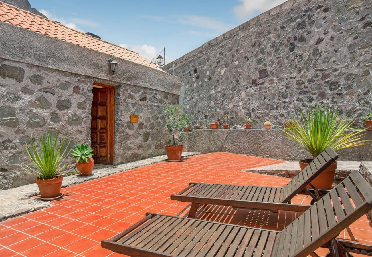 Ferienhaus in San Nicolas de Tolentino - Ländliches Haus mit privatem Pool in Tasarte