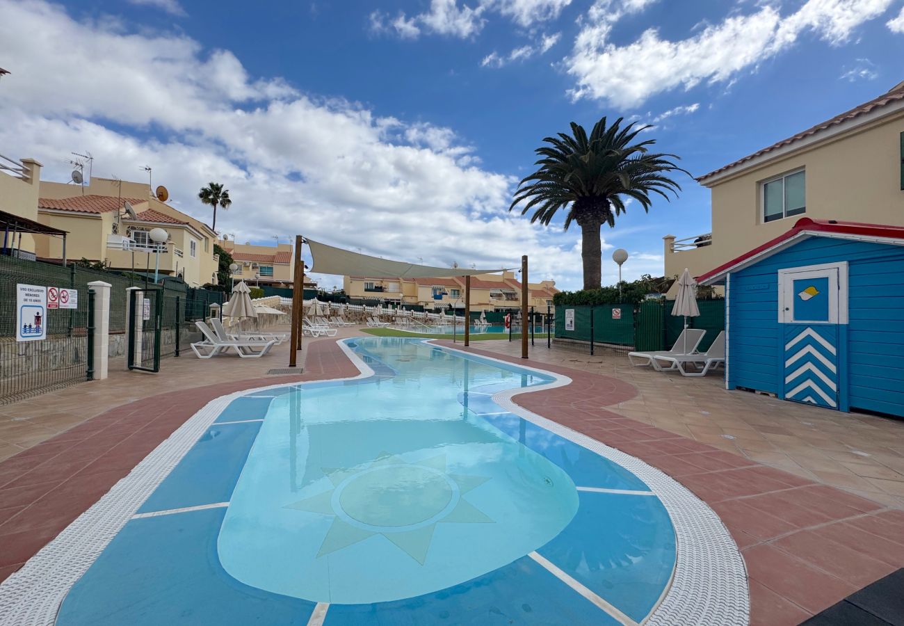 Bungalow in San Bartolomé de Tirajana - Exklusive 1-Zimmer-Wohnung mit Terrasse, Schwimmbad und Klimaanlage.