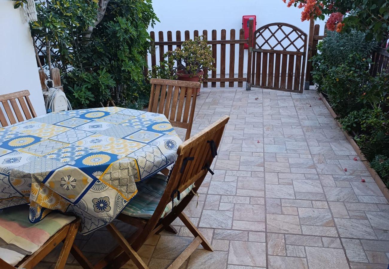 Bungalow in San Bartolomé de Tirajana - Bungalow mit 1 Schlafzimmer und Terrasse im Zentrum von Maspalomas