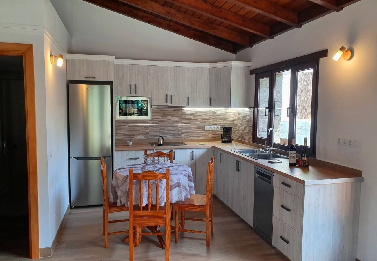 House in Teror - Cozy 2BR House with Terrace | BBQ | Hiking