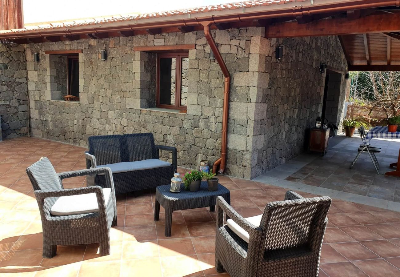 House in Teror - Cozy 2BR House with Terrace | BBQ | Hiking