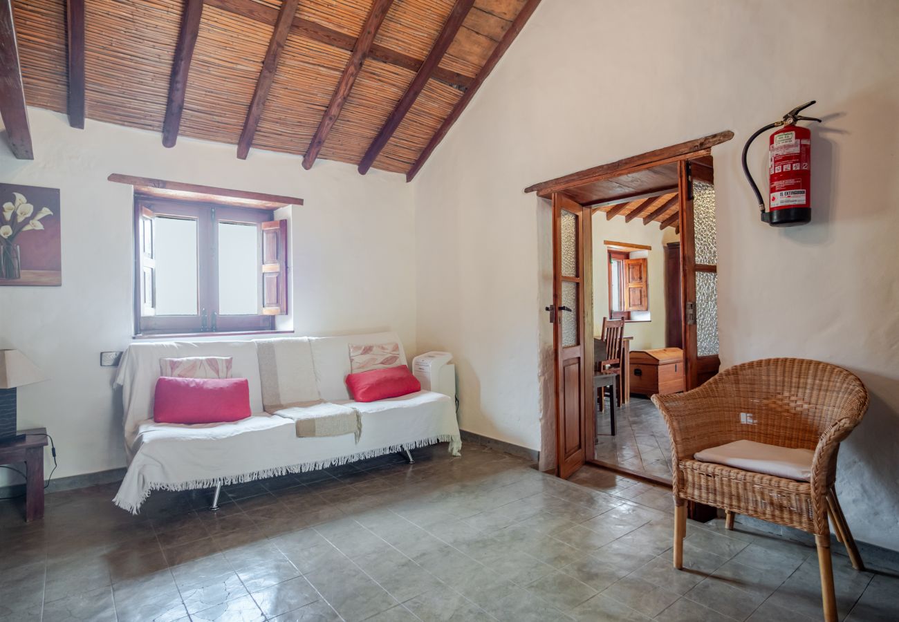House in San Nicolas de Tolentino - Lengua de Lava by Villas Rivero