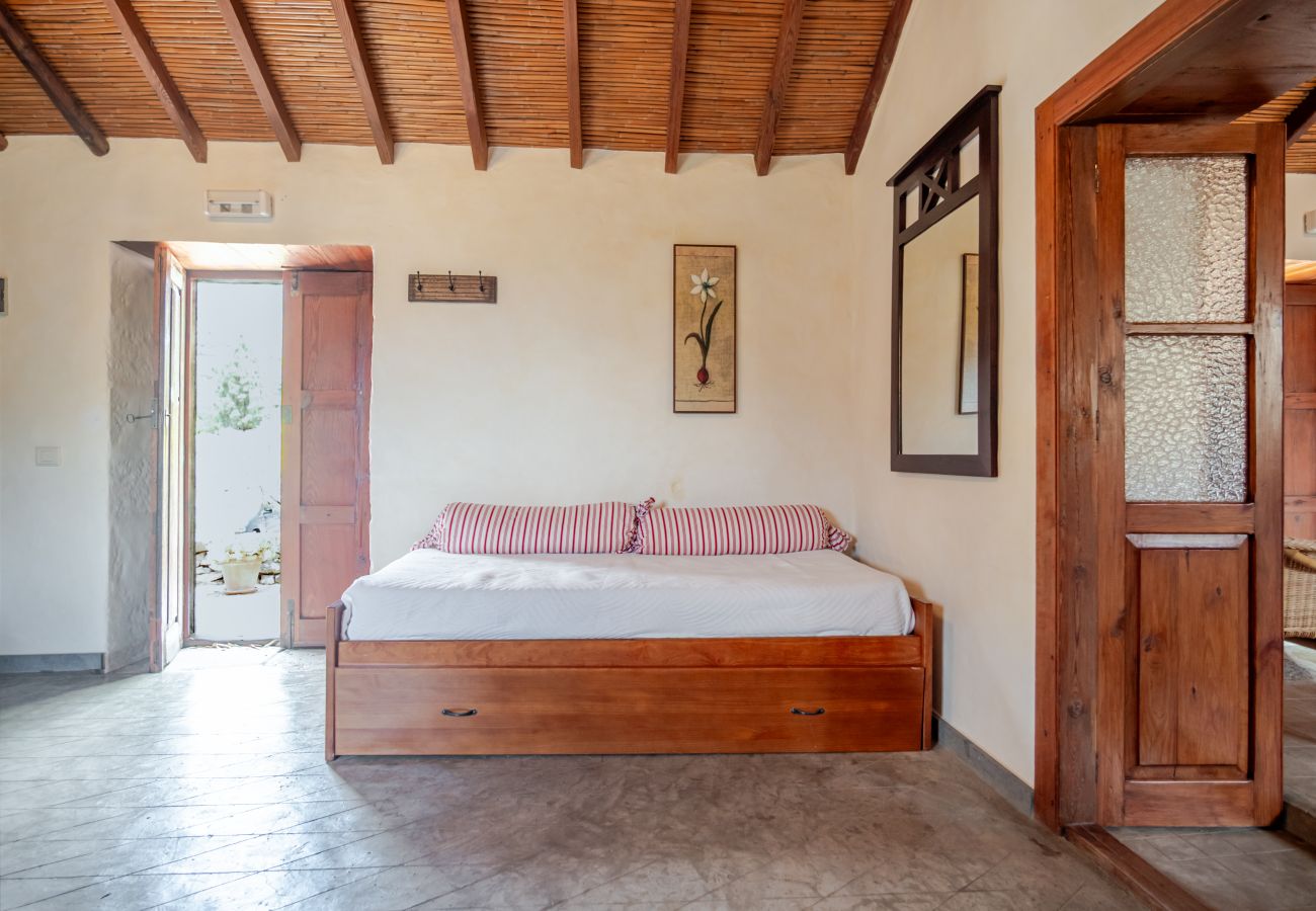 House in San Nicolas de Tolentino - Lengua de Lava by Villas Rivero