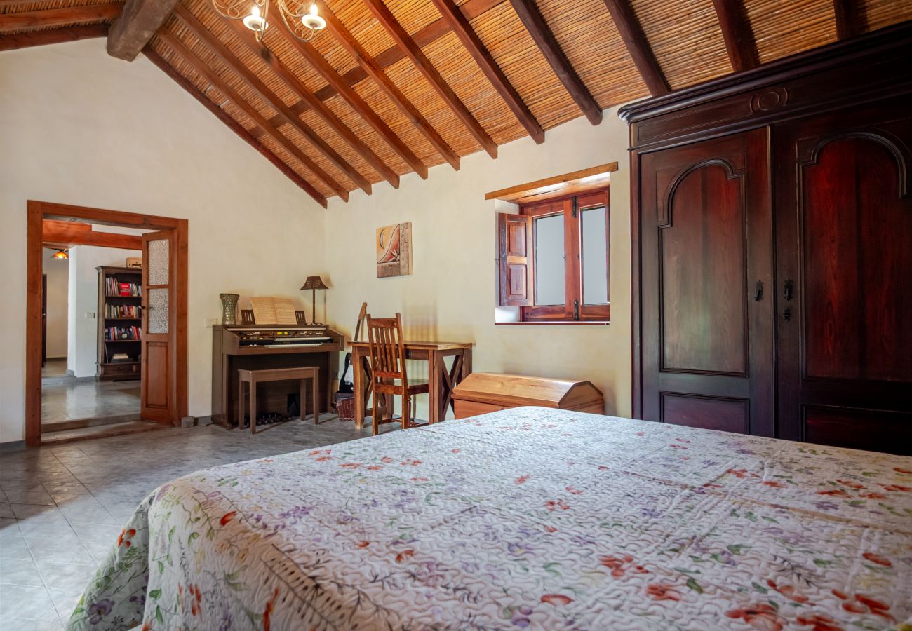 House in San Nicolas de Tolentino - Lengua de Lava by Villas Rivero
