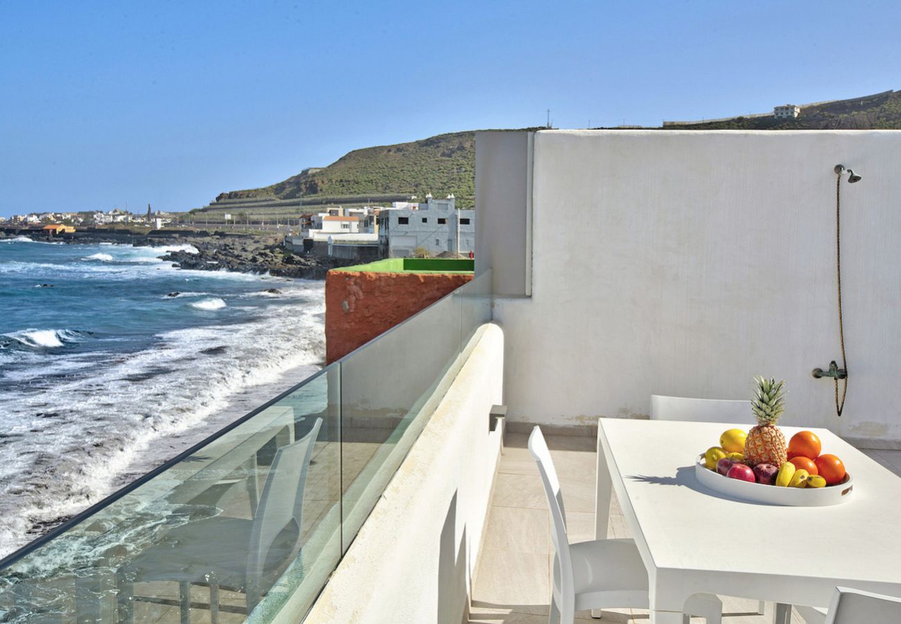 Villa in Arucas - Exclusive 1BH Villa with terrace and sea views