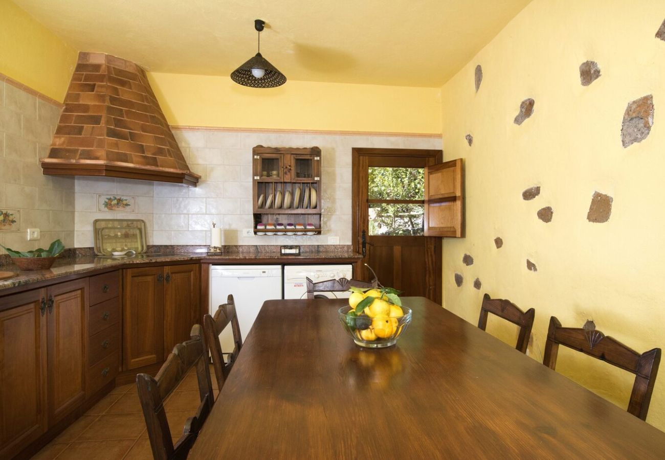 Cottage in Moya - Beautiful and cosy rural house with terrace in Fontanales 