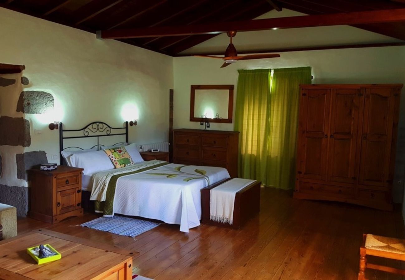 Cottage in Santa María de Guía - Rural Casona in a relaxed and peaceful setting