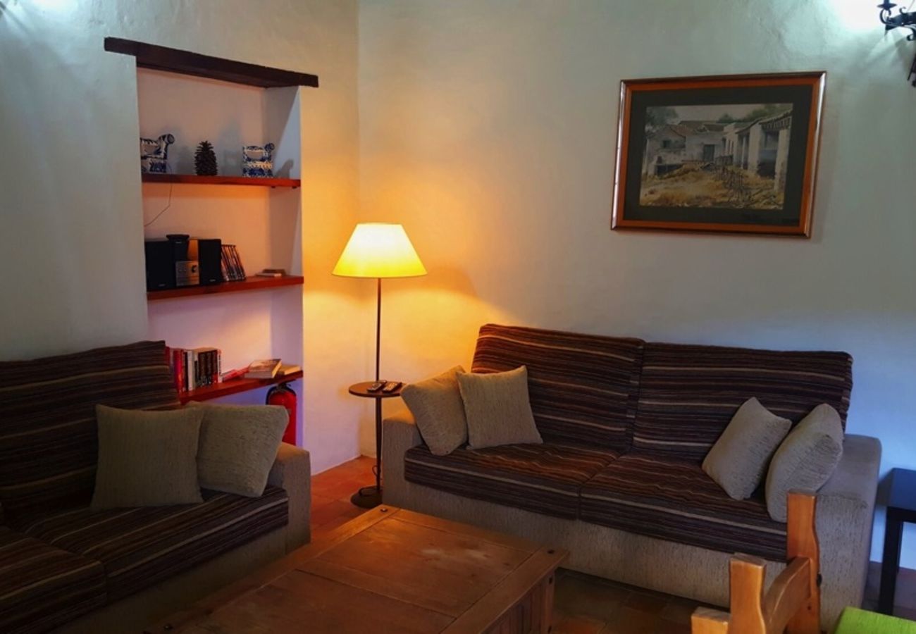 Cottage in Santa María de Guía - Rural Casona in a relaxed and peaceful setting