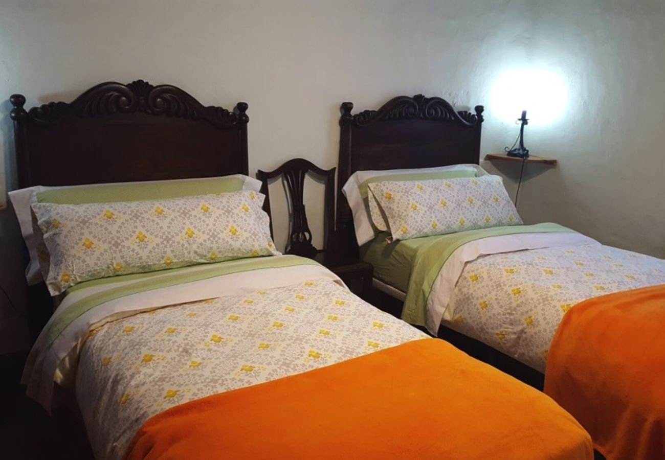 Cottage in Santa María de Guía - Rural Casona in a relaxed and peaceful setting